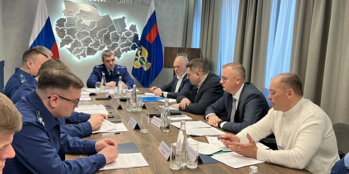 Министру строительства НСО объявили предостережение из-за долгостроев