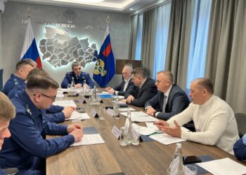 Министру строительства НСО объявили предостережение из-за долгостроев