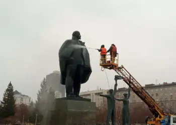 ДЭУ Новосибирска приступили к влажной уборке города