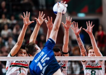 Новосибирский «Локомотив» не смог выйти в финал Суперлиги