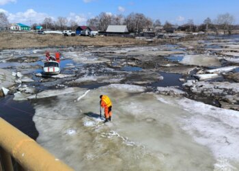 Аэромобильная группировка МЧС помогает населению и властям в двух районах НСО