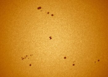 Новосибирский астрофотограф снял МКС на фоне Солнца