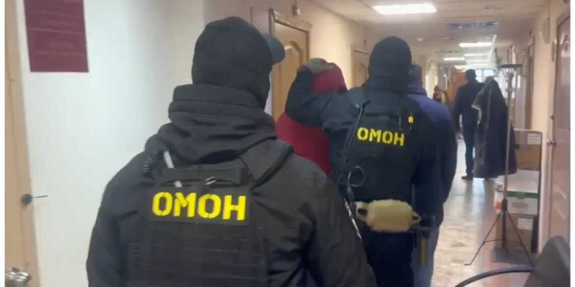 Замначальника полиции Красноярска задержали по делу о взятках и мошенничестве