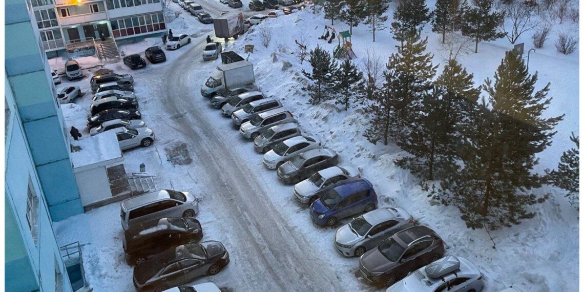 Парковок у домов станет меньше: власти готовят новые правила для водителей