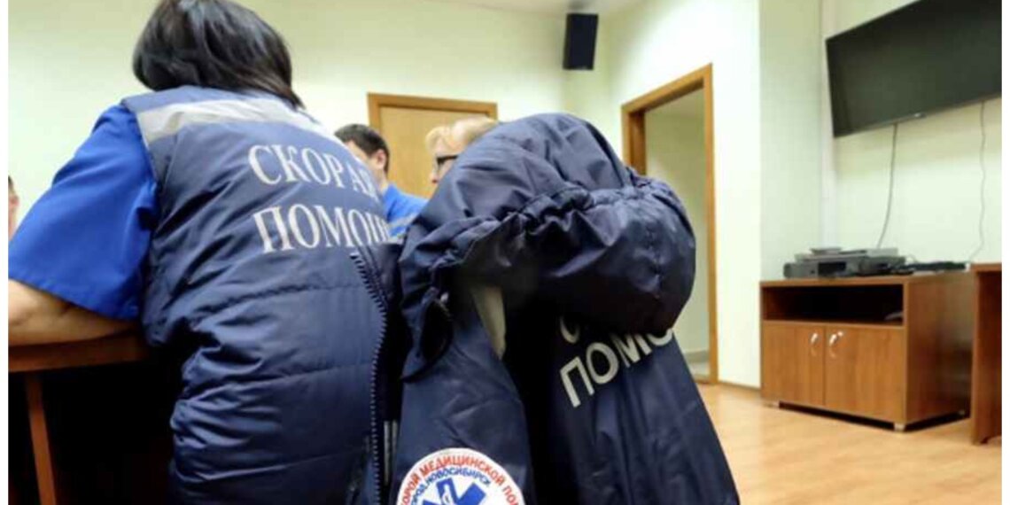 Новосибирский водитель сбил незрячую пенсионерку во дворе дома