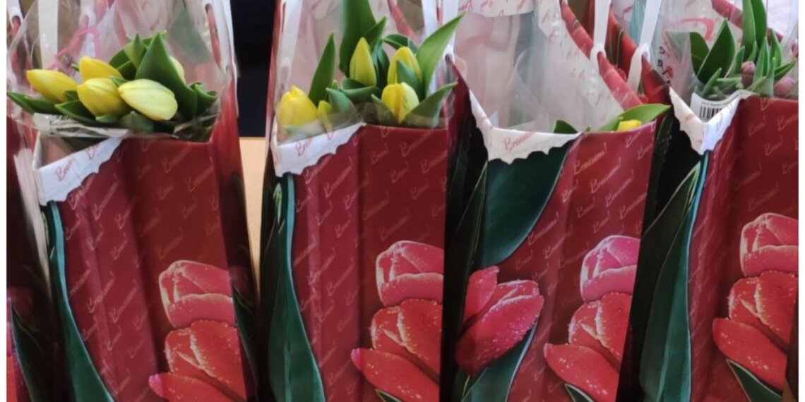 Новосибирец украл цветы для любимой и избежал наказания