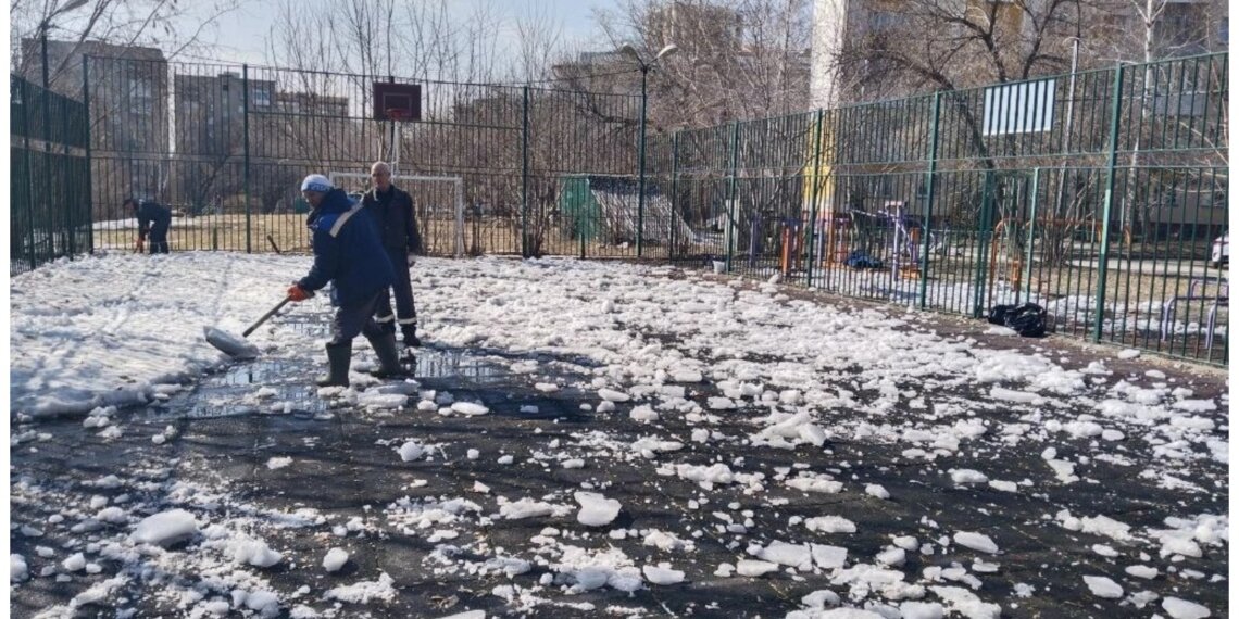 Новосибирские спортплощадки активно готовят к открытию сезона