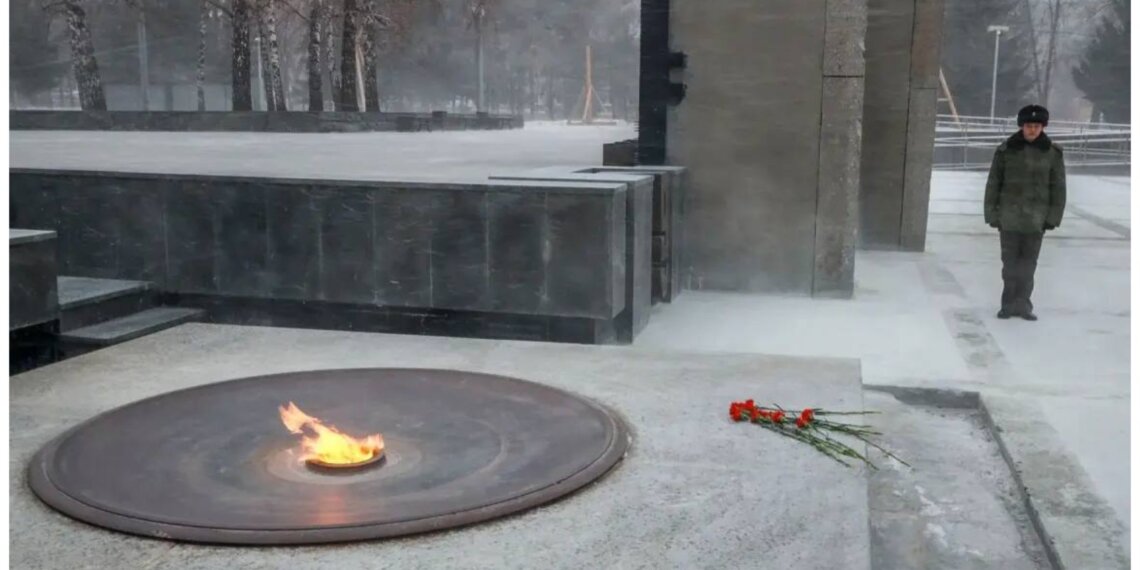 Новосибирский Монумент Славы готовят к 9 Мая после ремонта за 70 млн