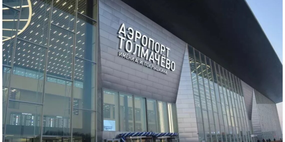 Аэропорт Толмачёво через суд заставят пересмотреть правила парковки