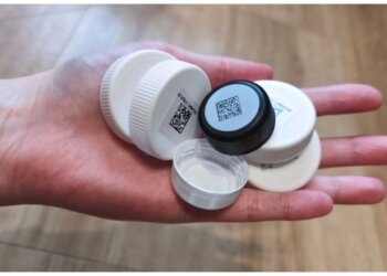 Новосибирцев зовут обменять крышечки и банки на мороженое в Центральном парке