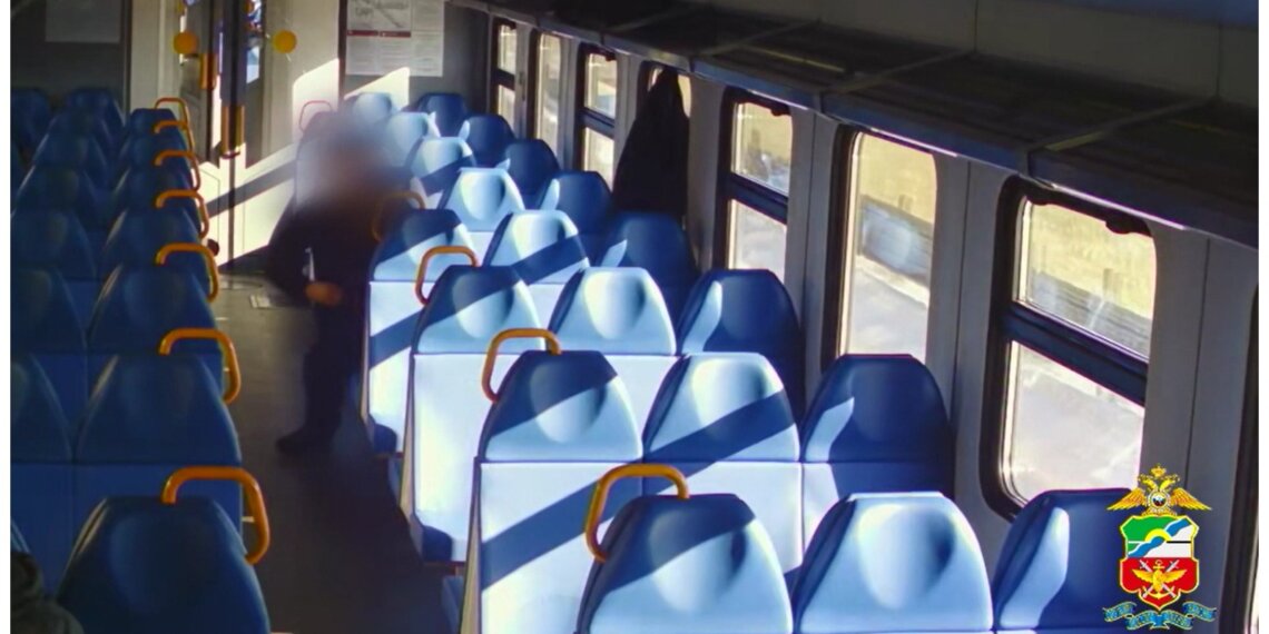 Пассажира с ножом задержали после нападения в электричке под Новосибирском