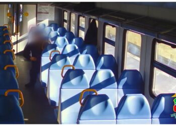 Пассажира с ножом задержали после нападения в электричке под Новосибирском