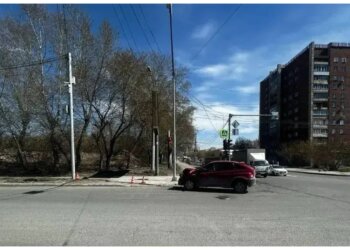 Пьяный водитель сбил двух пешеходов на тротуаре в Новосибирске