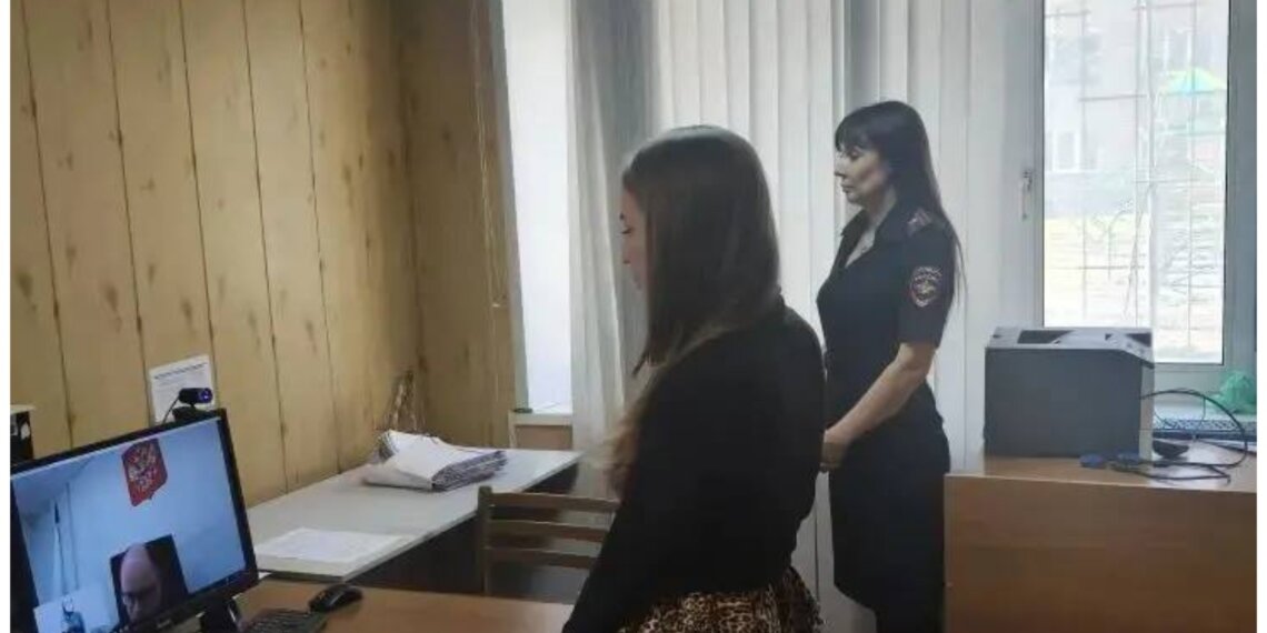 Посетительнице «Сибирь-Арены» назначили штраф за ругань матом на мероприятии