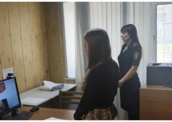 Посетительнице «Сибирь-Арены» назначили штраф за ругань матом на мероприятии