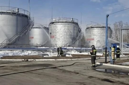 Новосибирские спасатели ликвидировали условный пожар на нефтебазе