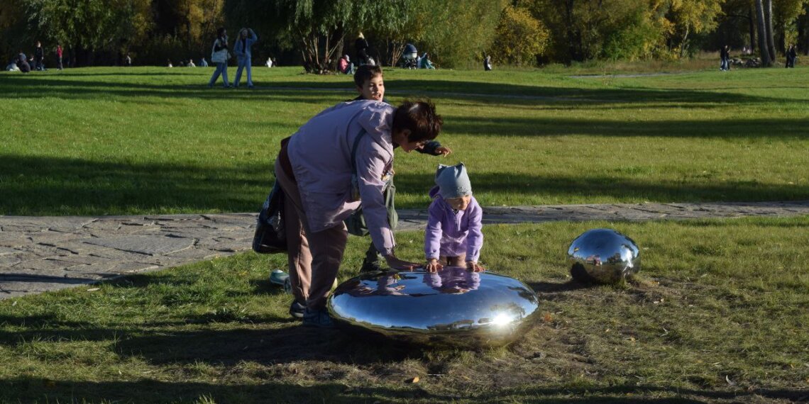Разгромленный вандалами сквер имени Калинина в Новосибирске восстановят к майским праздникам
