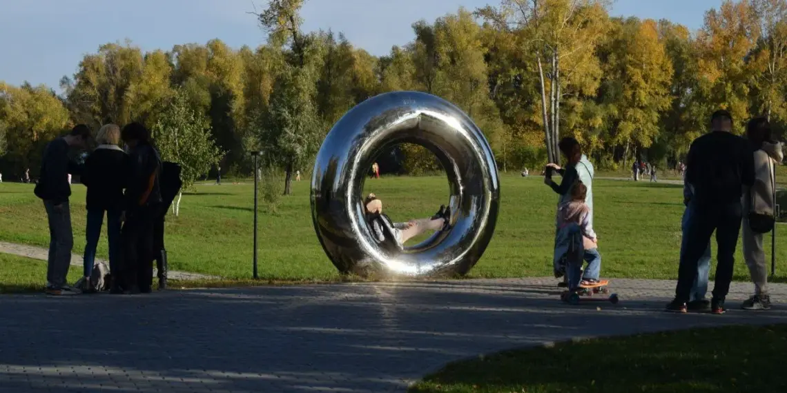 Шашлык, дача и работа: что запланировали новосибирцы на майские праздники