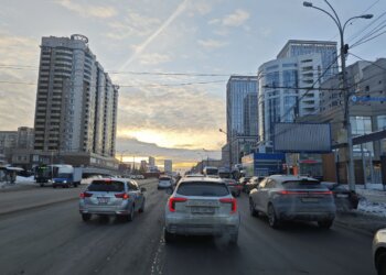 МЧС предупреждает водителей Новосибирска о тумане и гололедице