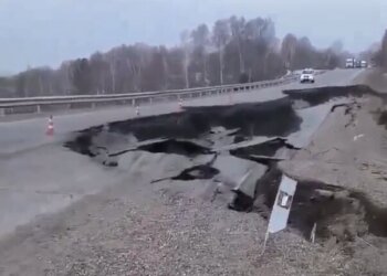 Участок трассы обрушился в Кемеровской области