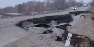 Участок трассы обрушился в Кемеровской области