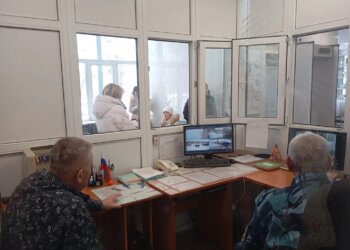 Руками не трогать: Рособрнадзор запретил прикасаться к школьникам