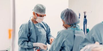 Пациенту с пересаженным сердцем спасли почку от рака в Новосибирске