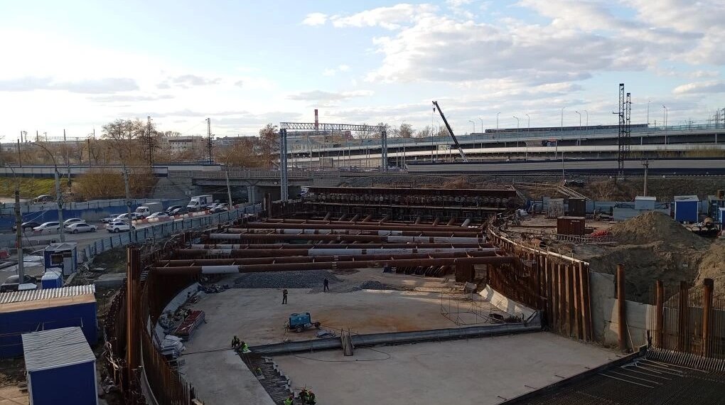 На площади Труда строят тоннель под Транссибирской магистралью