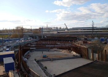 На площади Труда строят тоннель под Транссибирской магистралью