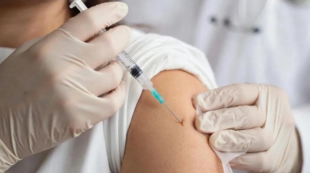 Не накажем, но запишем: в России хотят создаст реестр антипрививочников