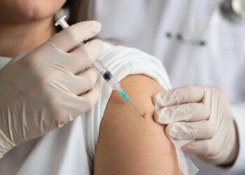 Не накажем, но запишем: в России хотят создаст реестр антипрививочников