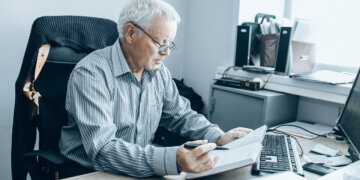 Новосибирский графолог рассказал, как почерк играет роль в раскрытии преступлений