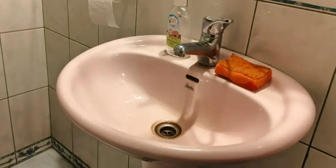 В Новосибирске хотят включить услуги сантехников и электриков в квитанции ЖКХ