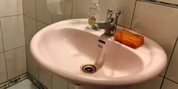 В Новосибирске хотят включить услуги сантехников и электриков в квитанции ЖКХ