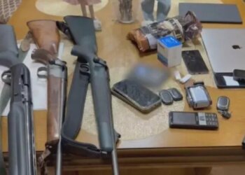 У главы Зап-Сиб ЖД при обыске нашли пачки денег и оружие