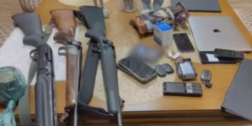 У главы Зап-Сиб ЖД при обыске нашли пачки денег и оружие