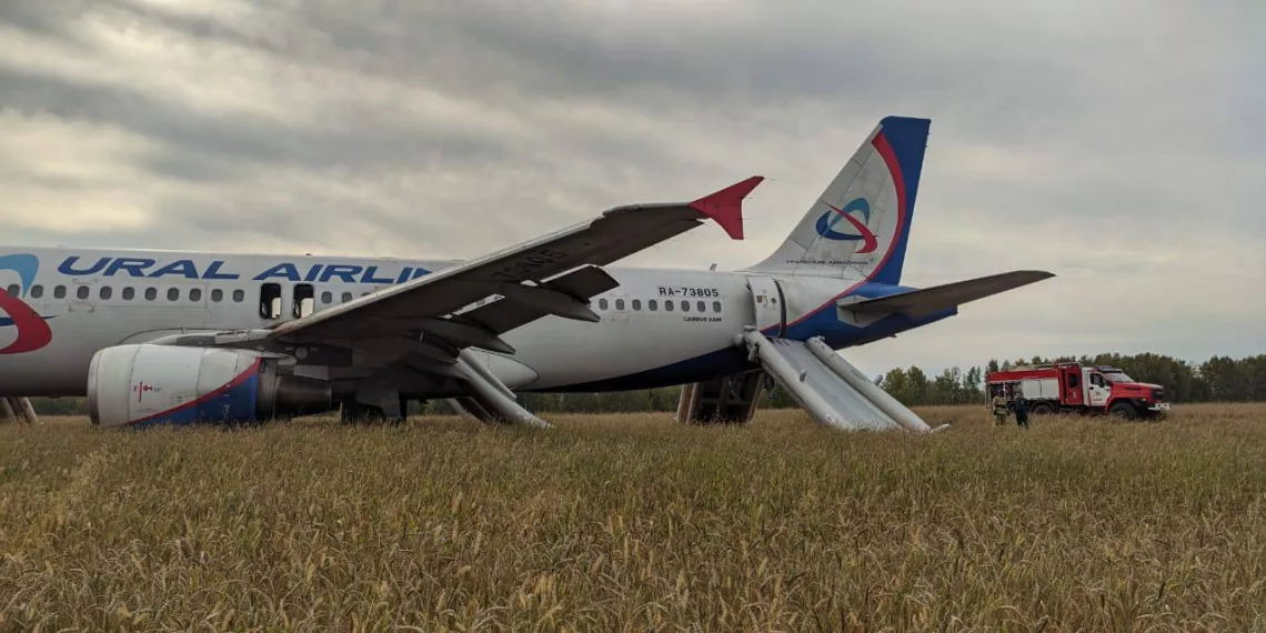 Дело о посадке самолёта в поле под Новосибирском снова вернули в прокуратуру