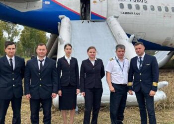 Пассажиры аварийного рейса «Сочи — Омск» просят прекратить дело против пилота