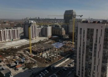 Пятиэтажную школу на 1100 учеников возводят в Новосибирске