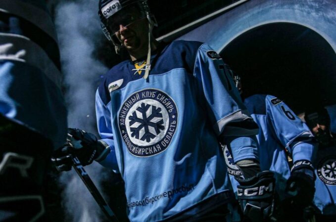 Не трогайте снежинку: новосибирский хоккейный клуб засудил производителей контрафакта