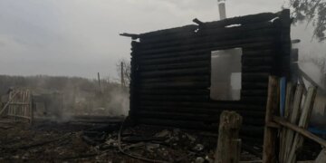 В НСО возбуждено дело о гибели матери и двоих детей на пожаре