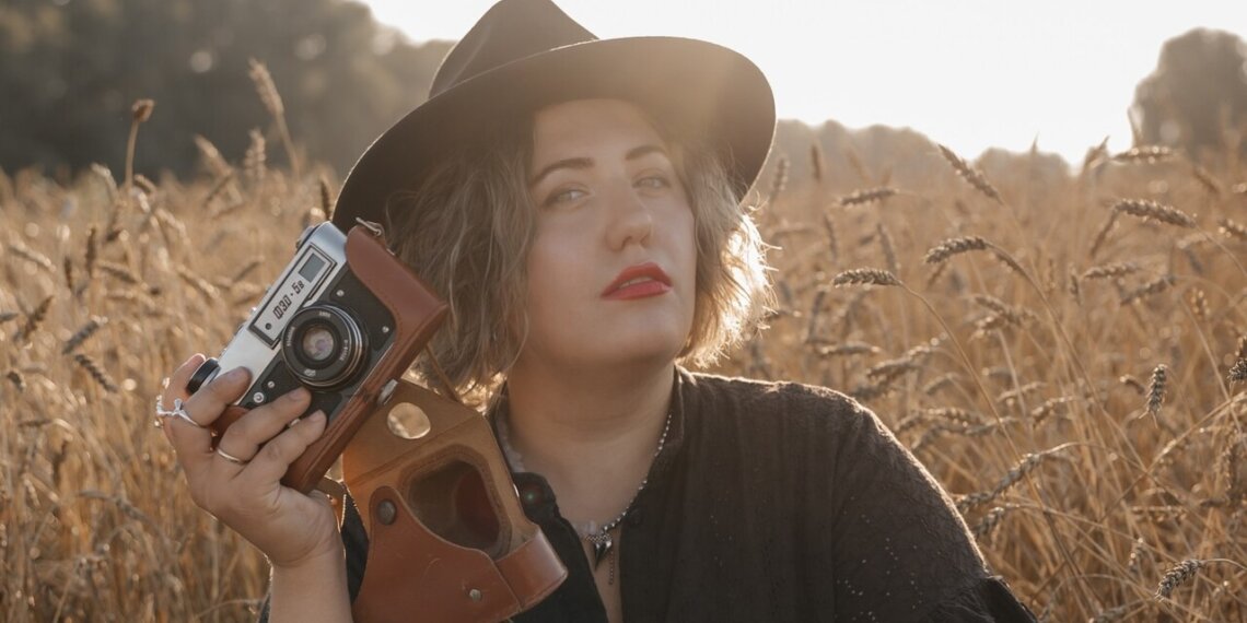 Победить стереотипы и хейт: как слабослышащая фотограф из Новосибирска идёт к своей мечте