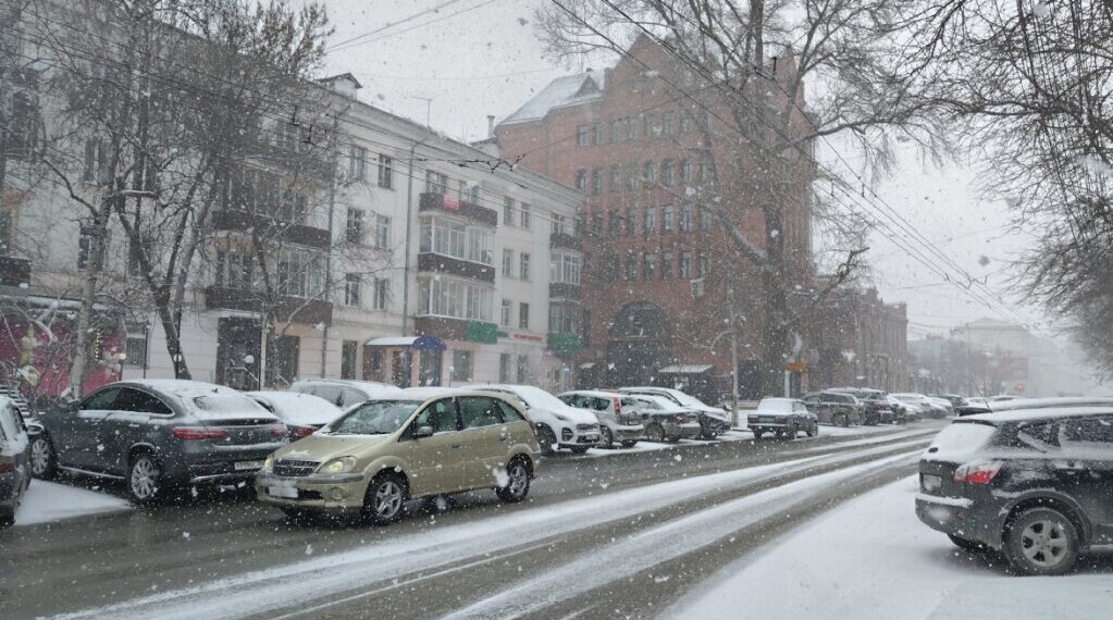 Зима, ты откуда? Новосибирск накрыл апрельский снегопад