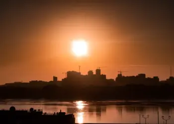 Метеозависимым приготовиться: на Солнце произошла мощная вспышка