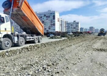 Начался новый этап строительства участка дороги на улице Титова в Новосибирске