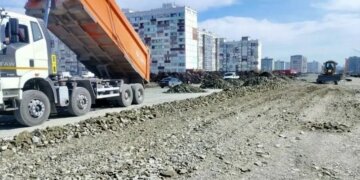 Начался новый этап строительства участка дороги на улице Титова в Новосибирске