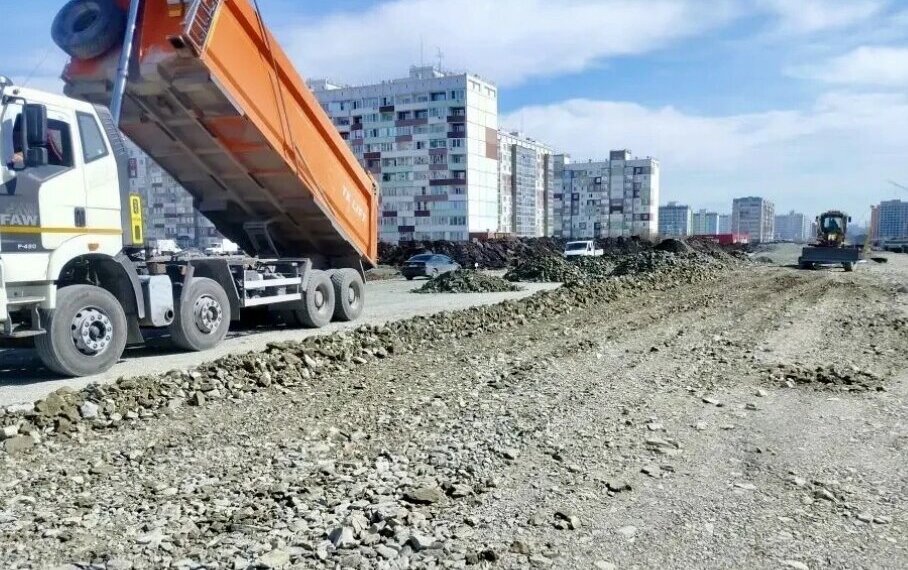 Начался новый этап строительства участка дороги на улице Титова в Новосибирске