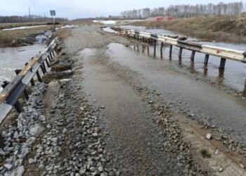 В Краснозёрском районе НСО закрыли участок автодороги из-за паводка
