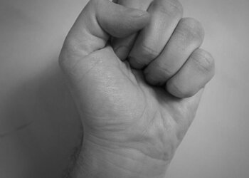 В Новосибирске мужчину обвинили в истязании сожительницы и её смерти