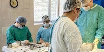 Новосибирские хирурги собрали ногу бойца заново — из костей таза и кожи голени